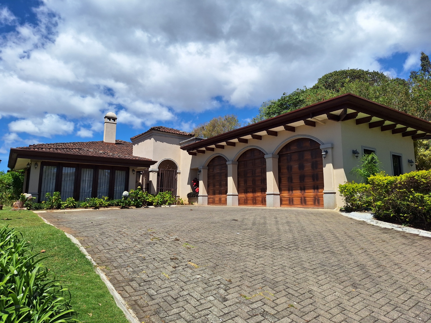 5 bed Single Family Homes For Sale in Tres Ríos, Cartago - thumb 1