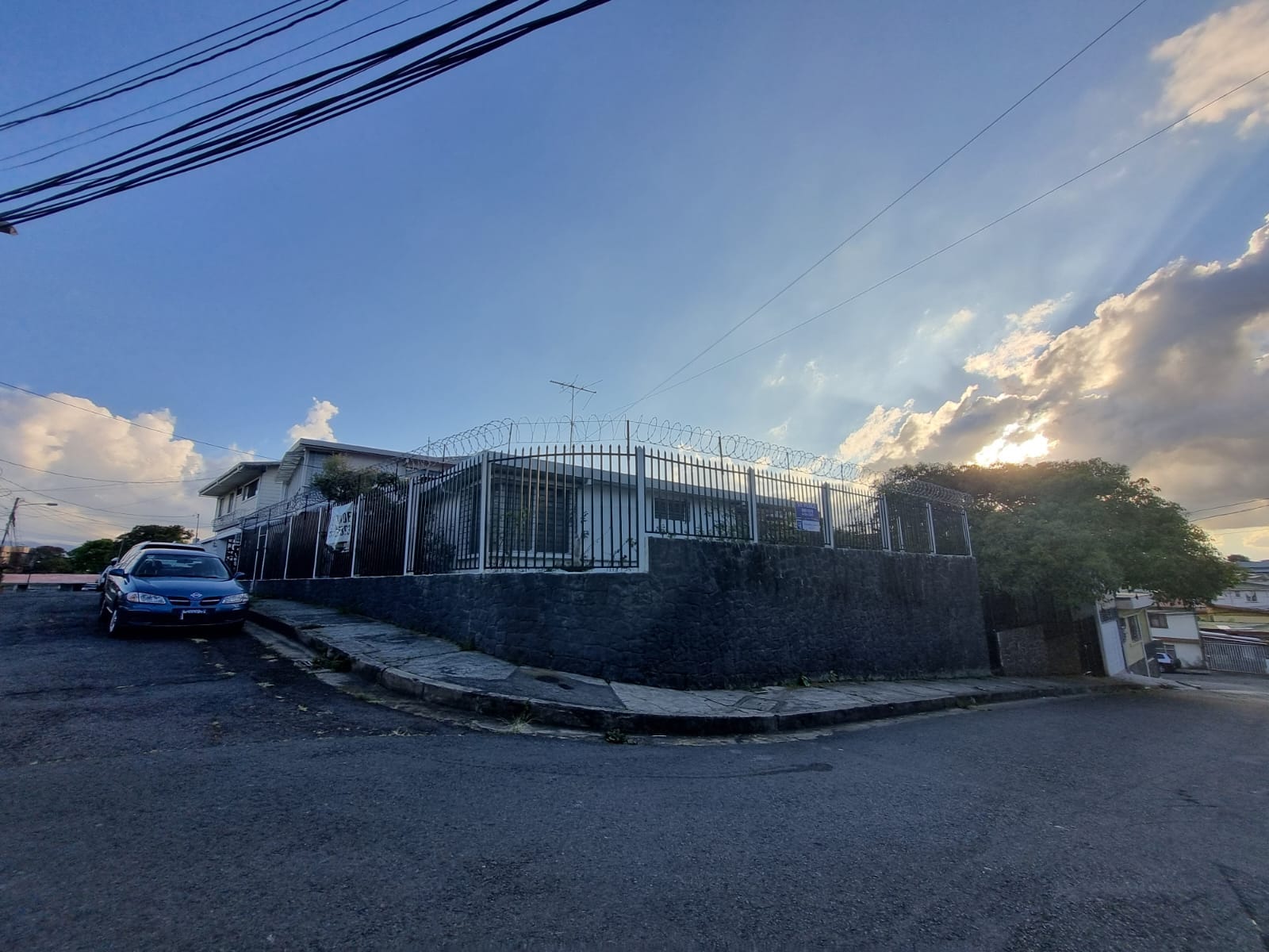 3 bed Single Family Homes For Sale in Guadalupe, San Jose - thumb 2