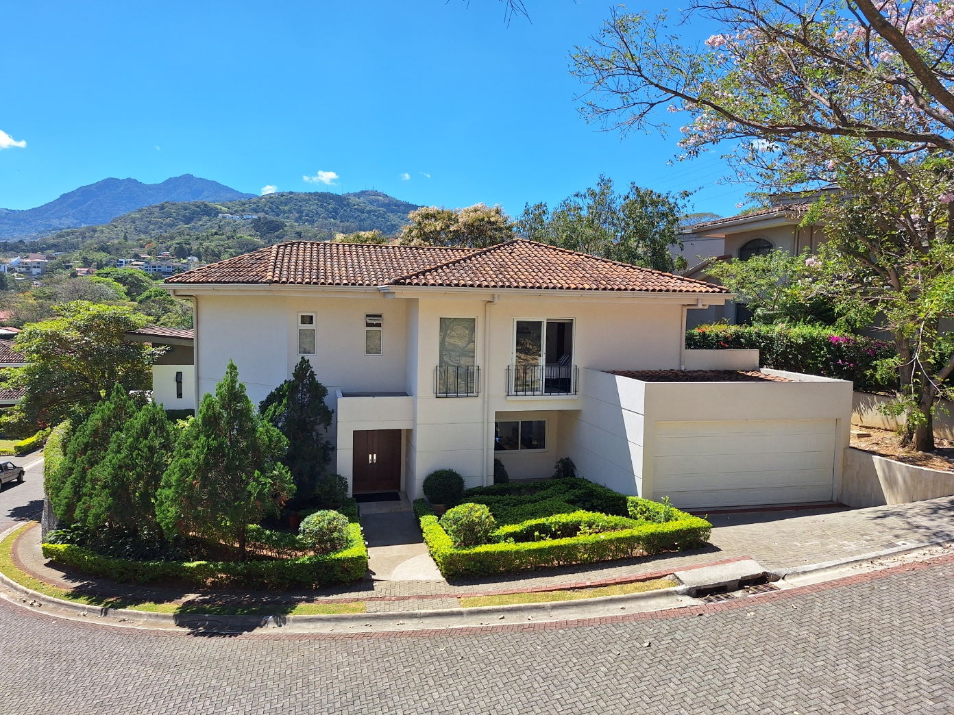 3 bed Single Family Homes For Sale in Escazu, San Jose - thumb 1