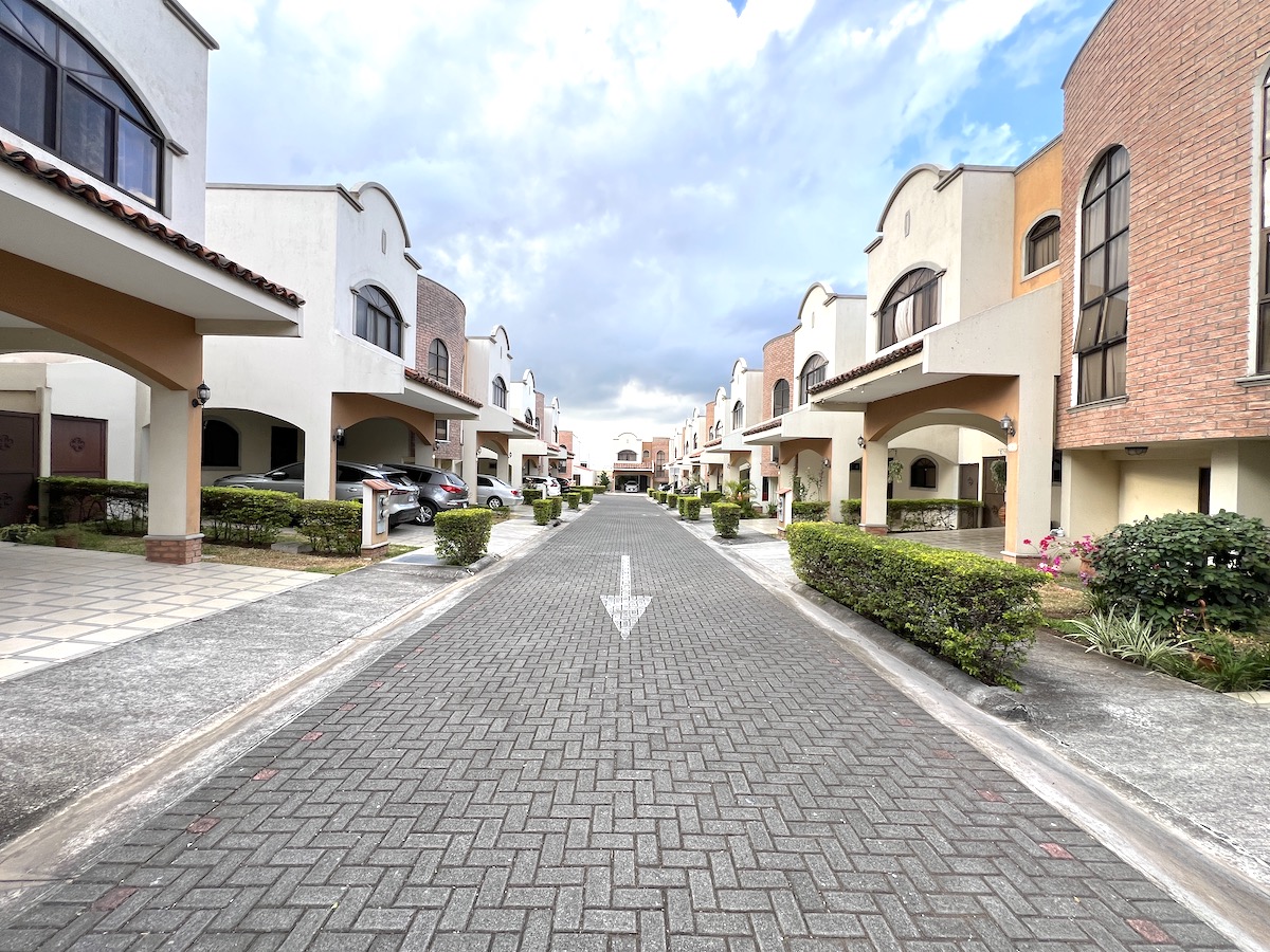 3 bed Condo For Sale in Escazu, San Jose - thumb 1