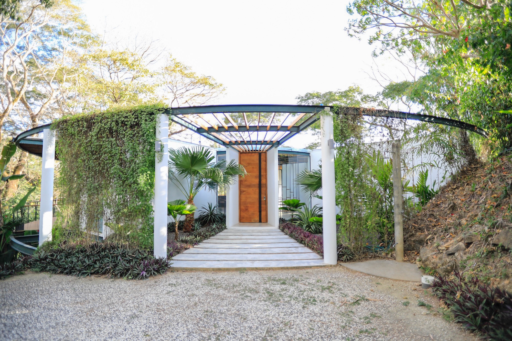 3 bed Single Family Homes For Sale in Santiago, Puntarenas - thumb 1