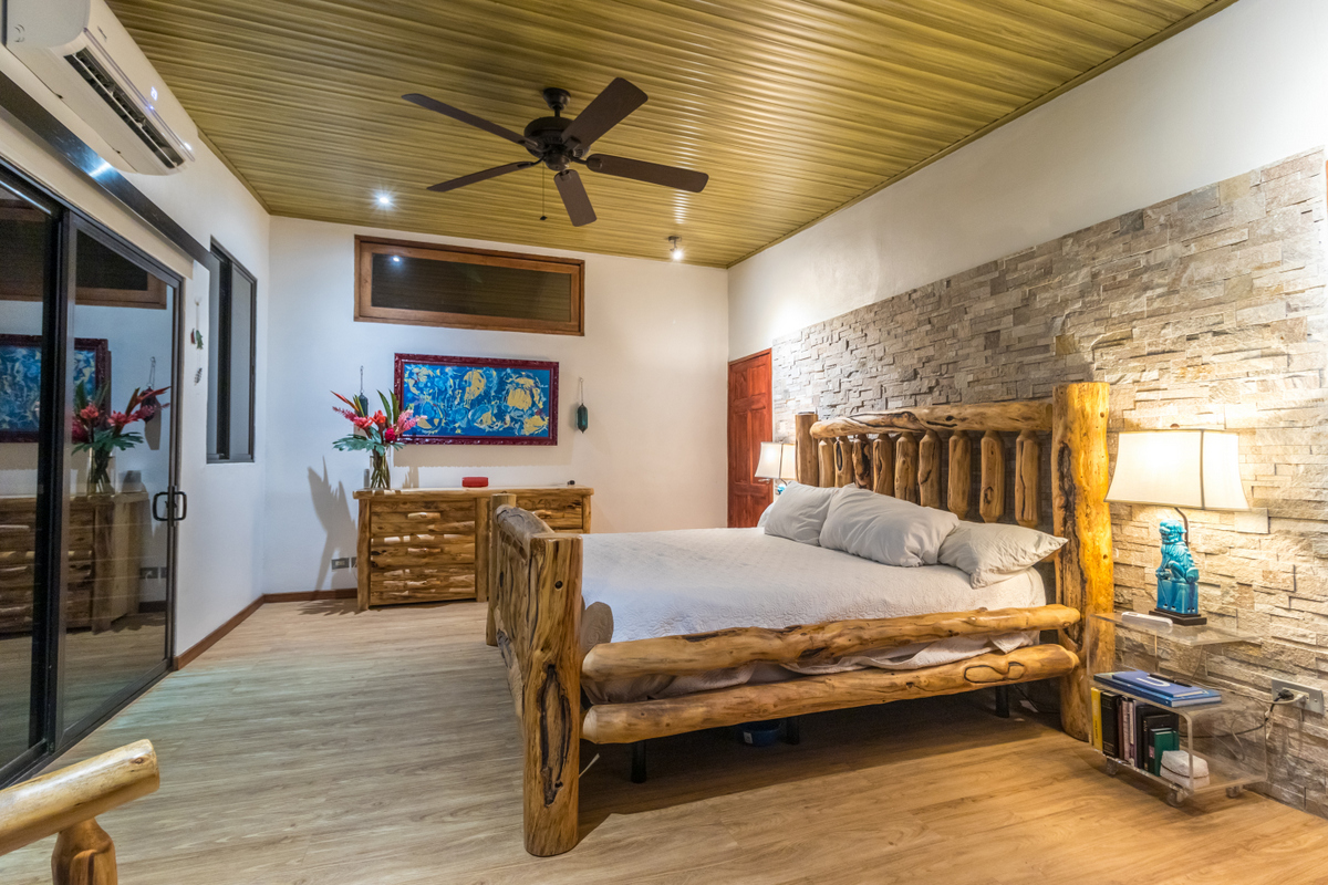 5 bed Single Family Homes For Sale in Santiago, Puntarenas - thumb 24