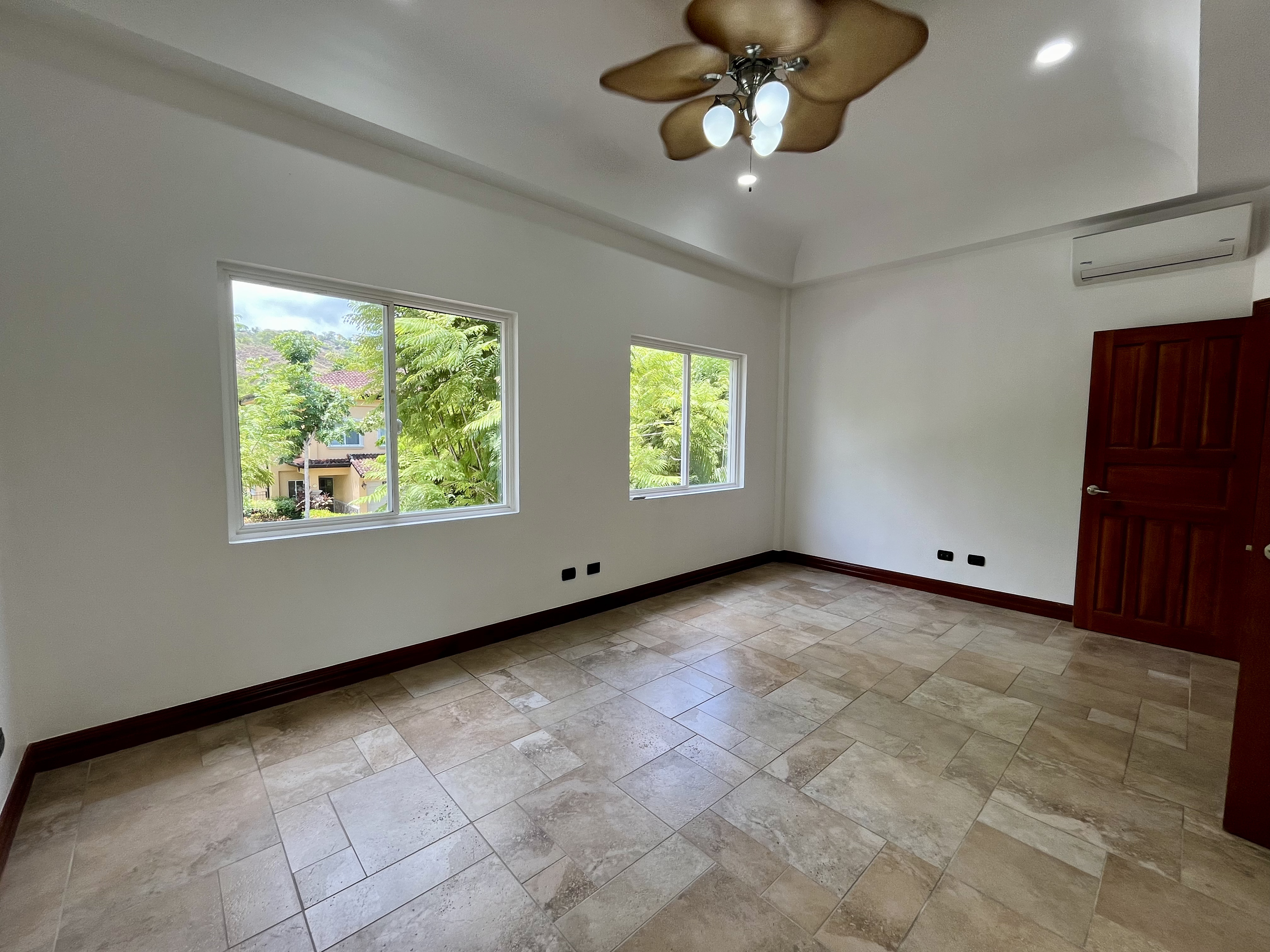 4 bed Single Family Homes For Sale in Jaco, Puntarenas - thumb 8