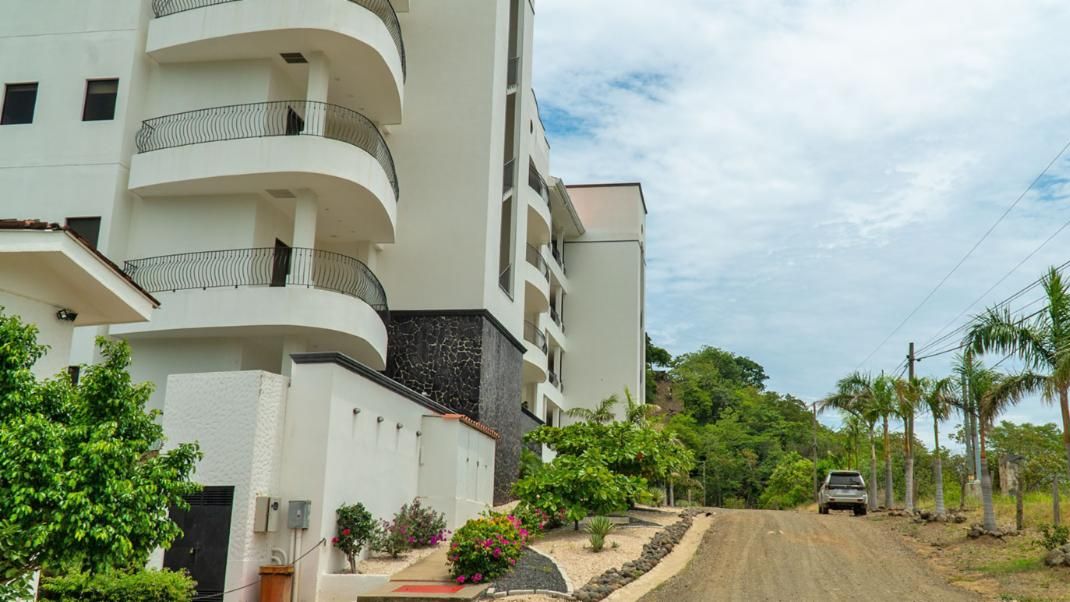2 bed Condo For Sale in Playa Flamingo, Guanacaste - thumb 7