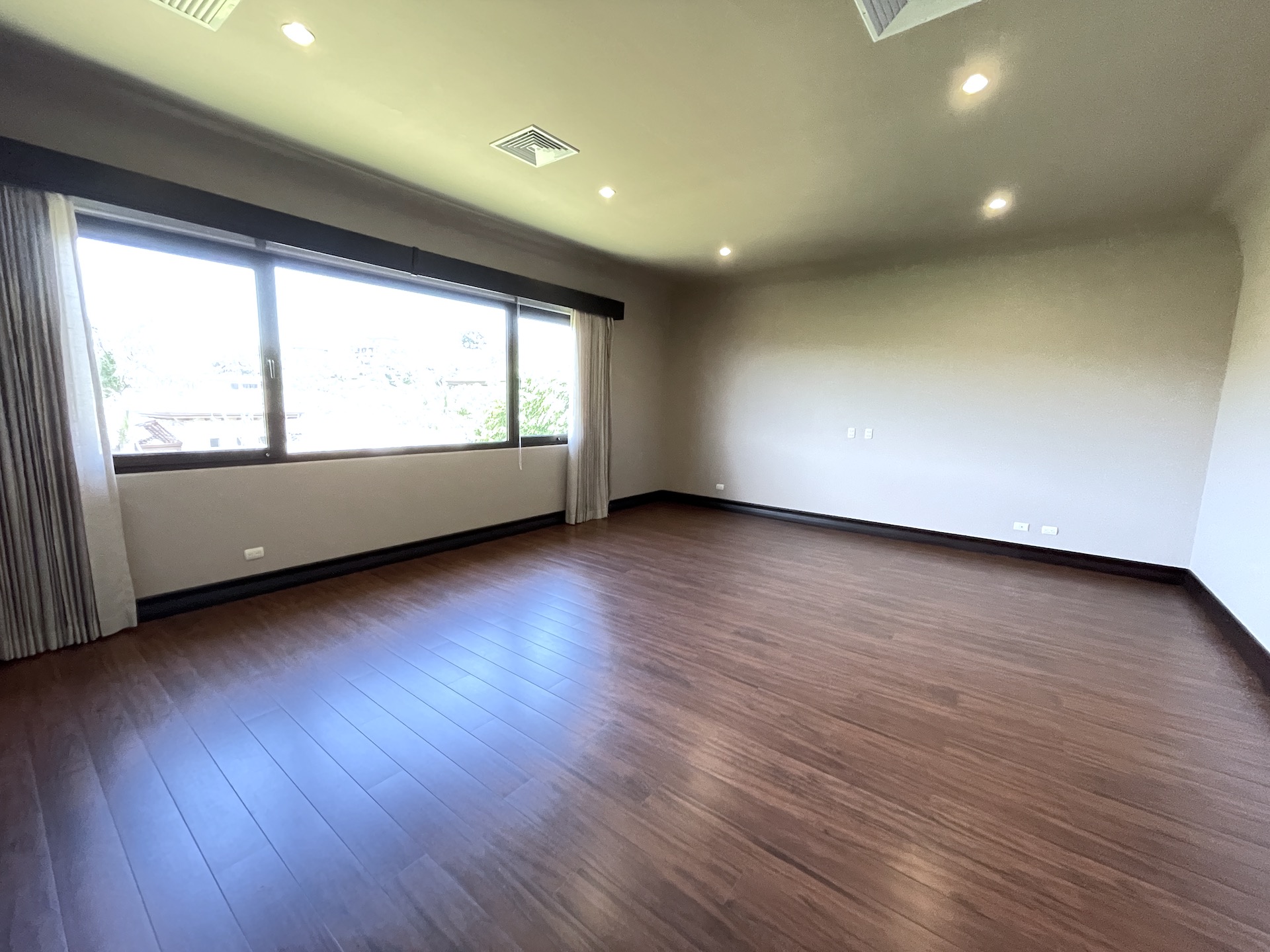 5 bed Single Family Homes For Sale in Santa Ana, San Jose - thumb 11