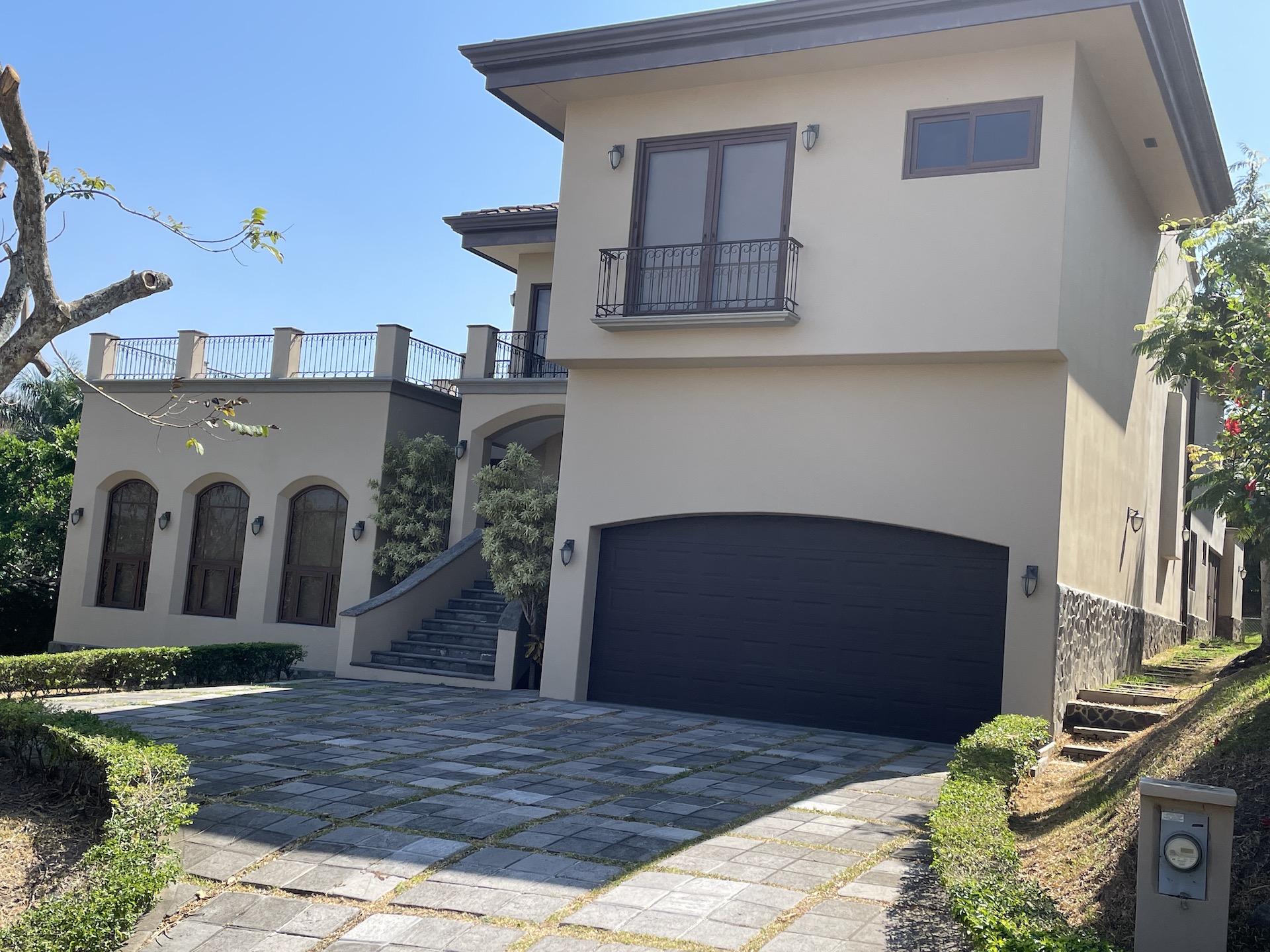 5 bed Single Family Homes For Sale in Santa Ana, San Jose - thumb 1