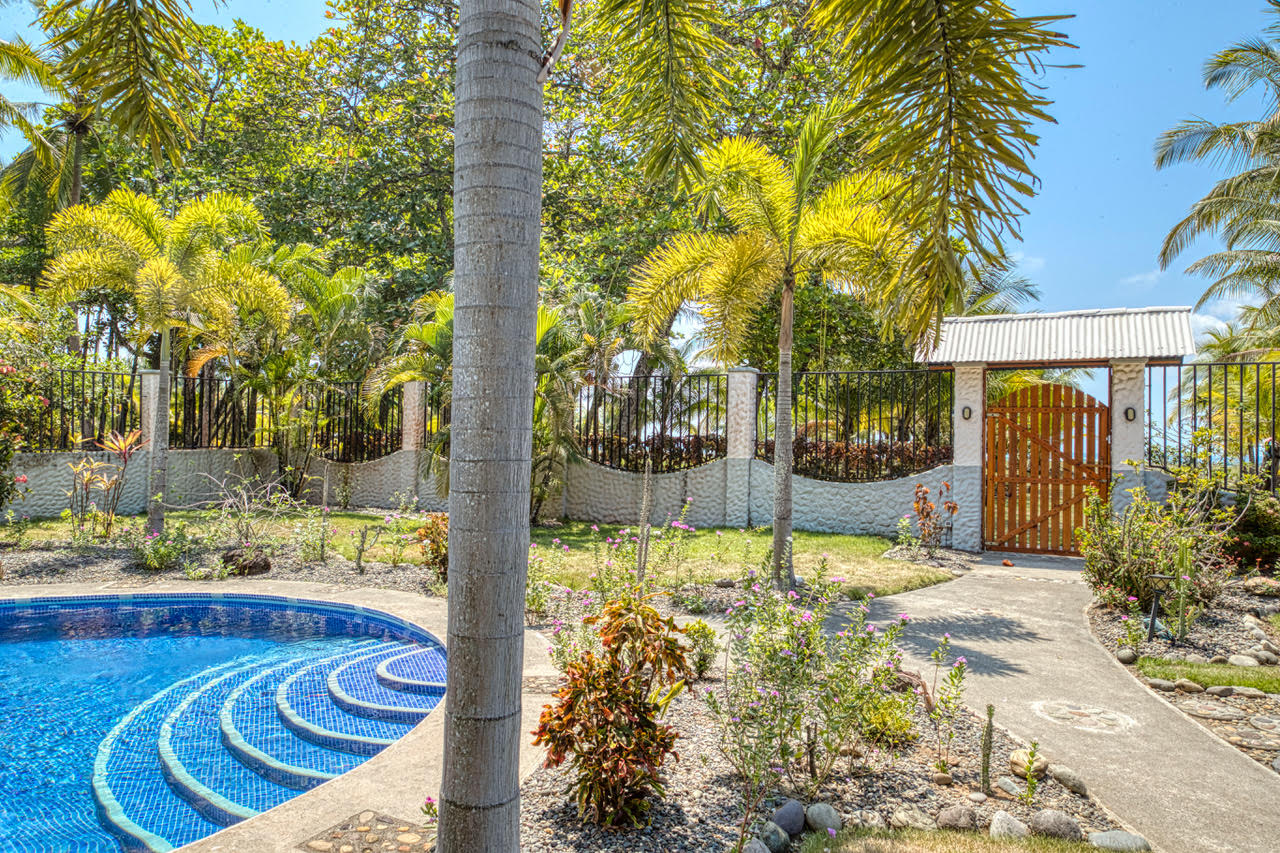 3 bed Single Family Homes For Sale in Playa Bandera, Puntarenas - thumb 3