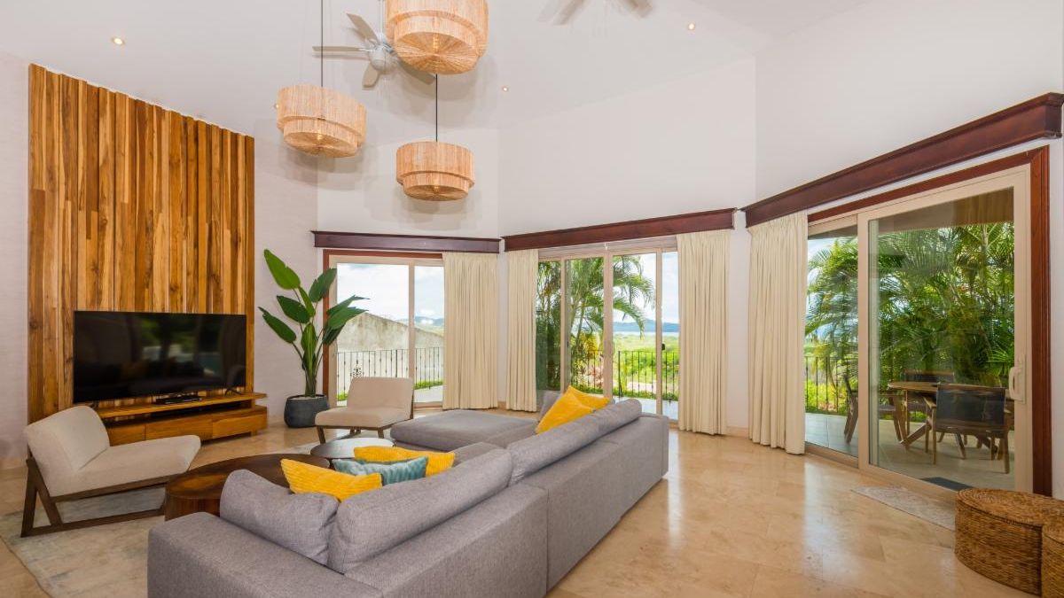 4 bed Single Family Homes For Sale in Playa Flamingo, Guanacaste - thumb 3