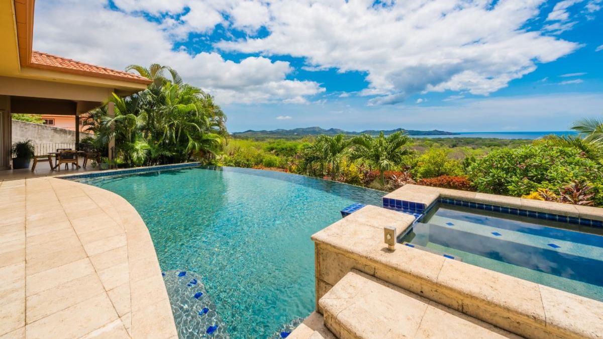 4 bed Single Family Homes For Sale in Playa Flamingo, Guanacaste - thumb 1