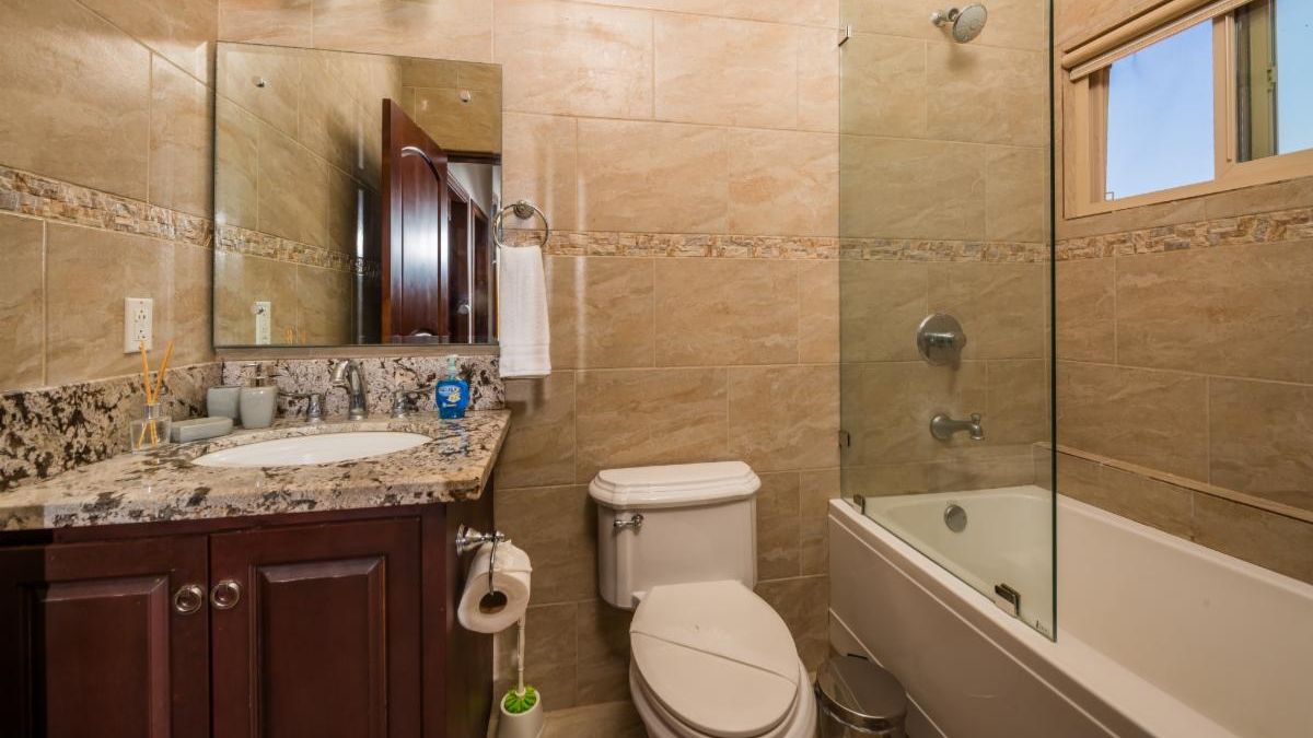 4 bed Single Family Homes For Sale in Playa Flamingo, Guanacaste - thumb 9