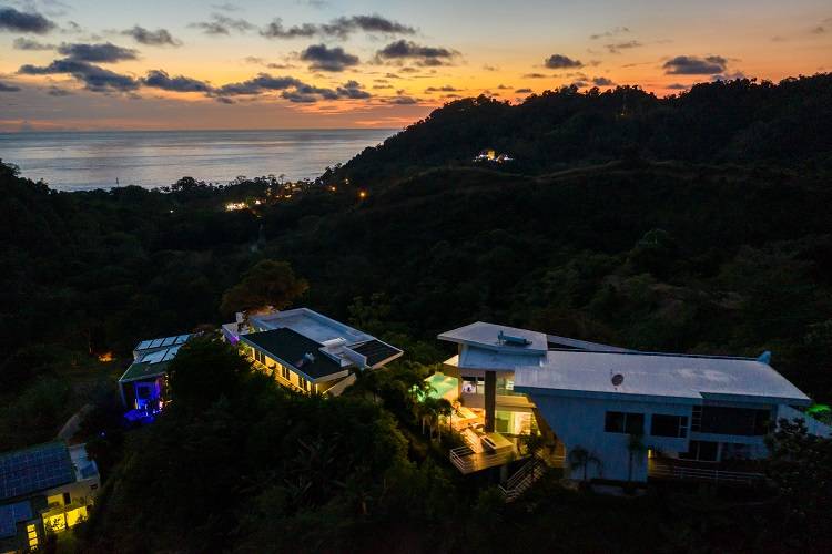 4 bed Single Family Homes For Sale in Jaco, Puntarenas - thumb 5