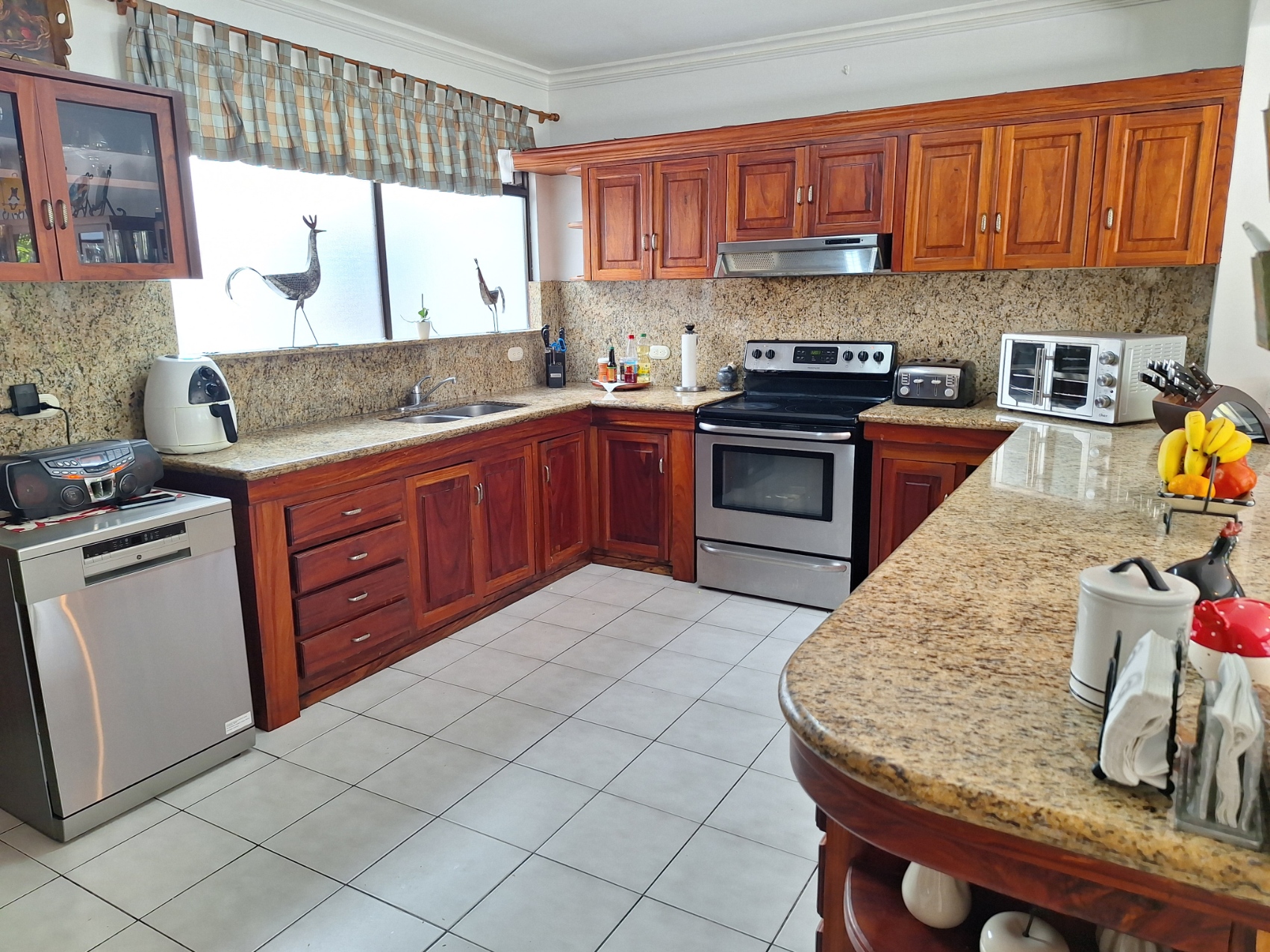 4 bed Single Family Homes For Sale in Curridabat, San Jose - thumb 5