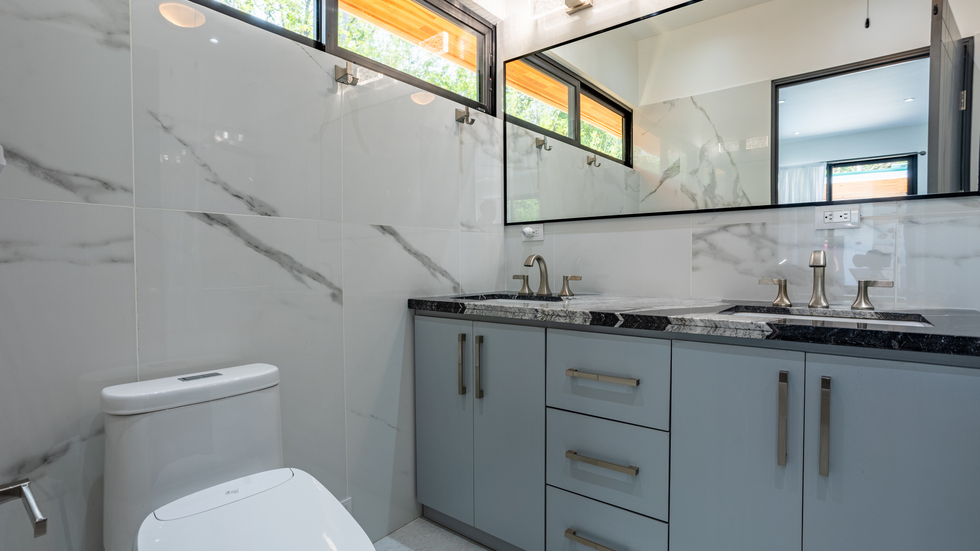 5 bed Single Family Homes For Sale in Ojochal, Puntarenas - thumb 9