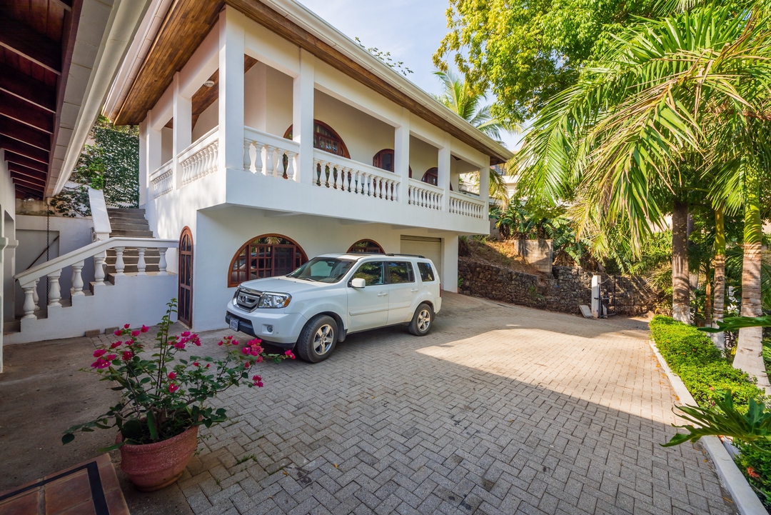 5 bed Single Family Homes For Sale in Playa Flamingo, Guanacaste - thumb 4