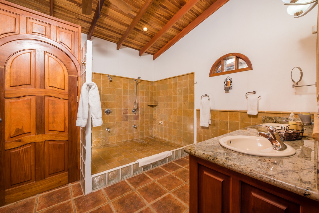 5 bed Single Family Homes For Sale in Playa Flamingo, Guanacaste - thumb 18