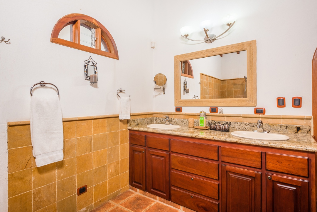 5 bed Single Family Homes For Sale in Playa Flamingo, Guanacaste - thumb 17