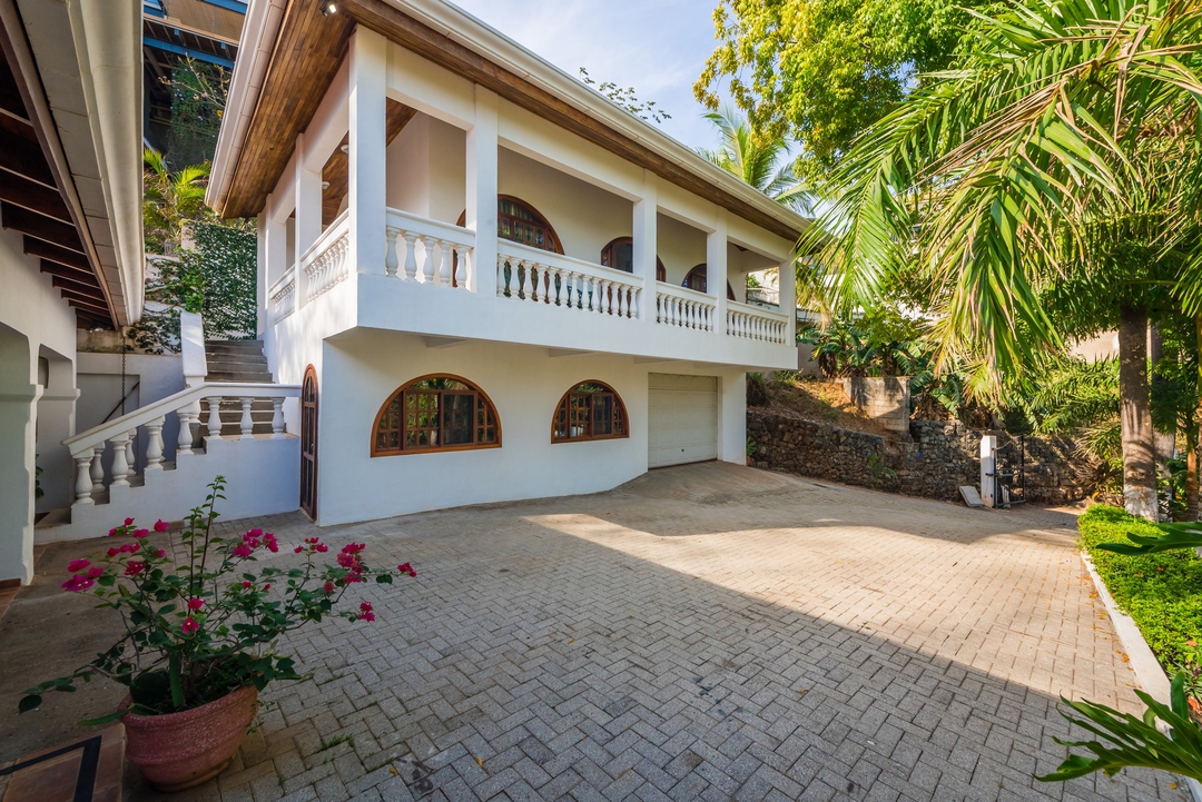 5 bed Single Family Homes For Sale in Playa Flamingo, Guanacaste - thumb 5