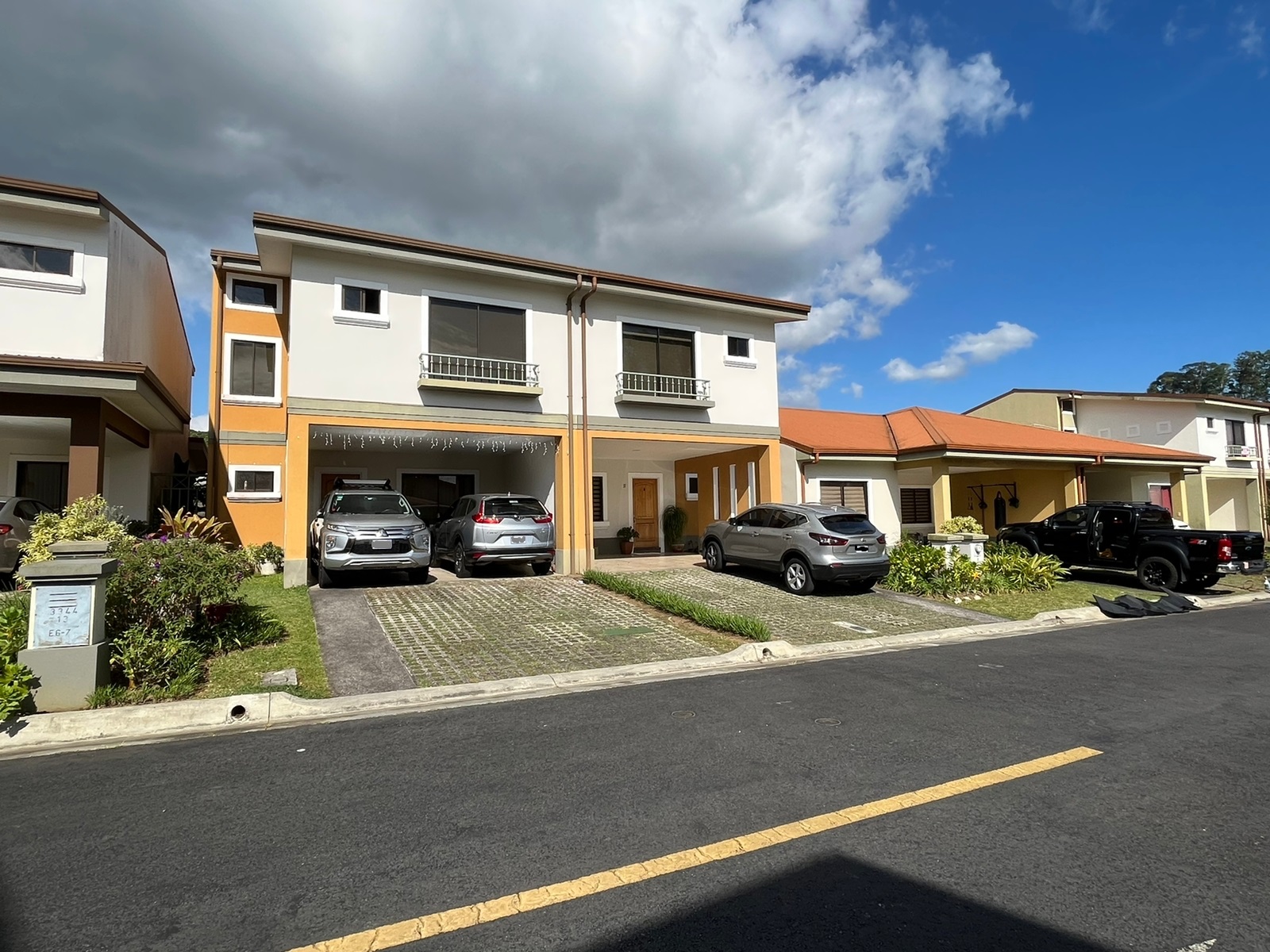 3 bed Condo For Sale in Concepcion, San Jose - thumb 1