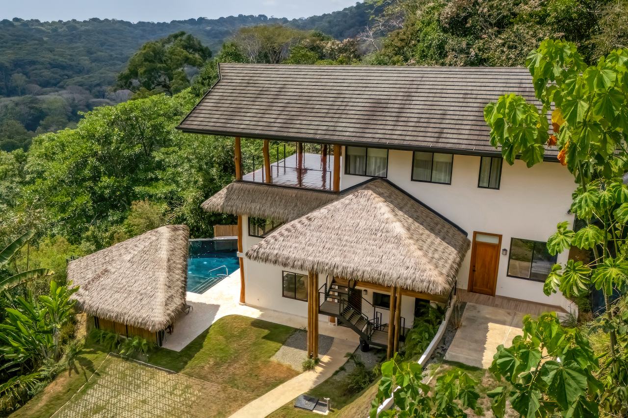 4 bed Single Family Homes For Sale in Dominical, Puntarenas - thumb 5