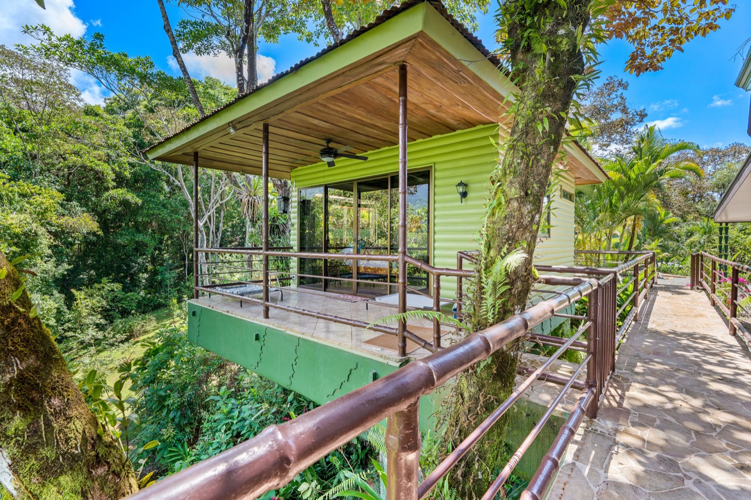 8 bed Hotel / Leisure For Sale in Ojochal, Puntarenas - thumb 8