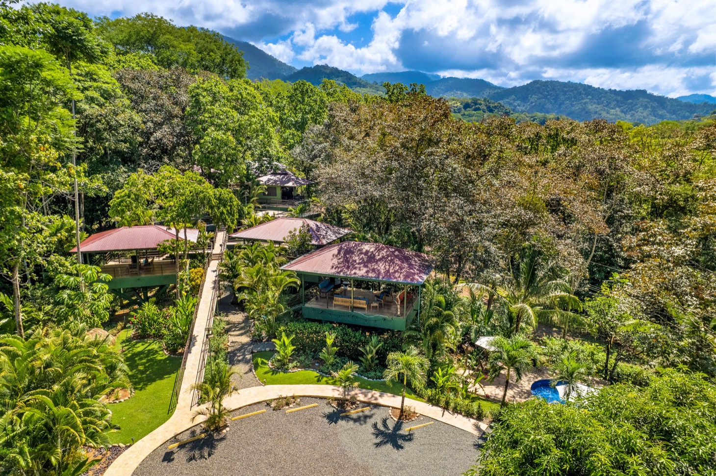 8 bed Hotel / Leisure For Sale in Ojochal, Puntarenas - thumb 1