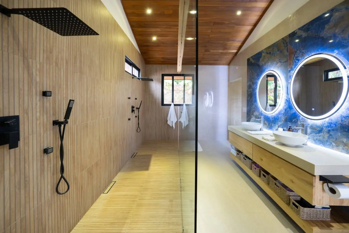 5 bed Single Family Homes For Sale in Playa Hermosa, Puntarenas - thumb 9