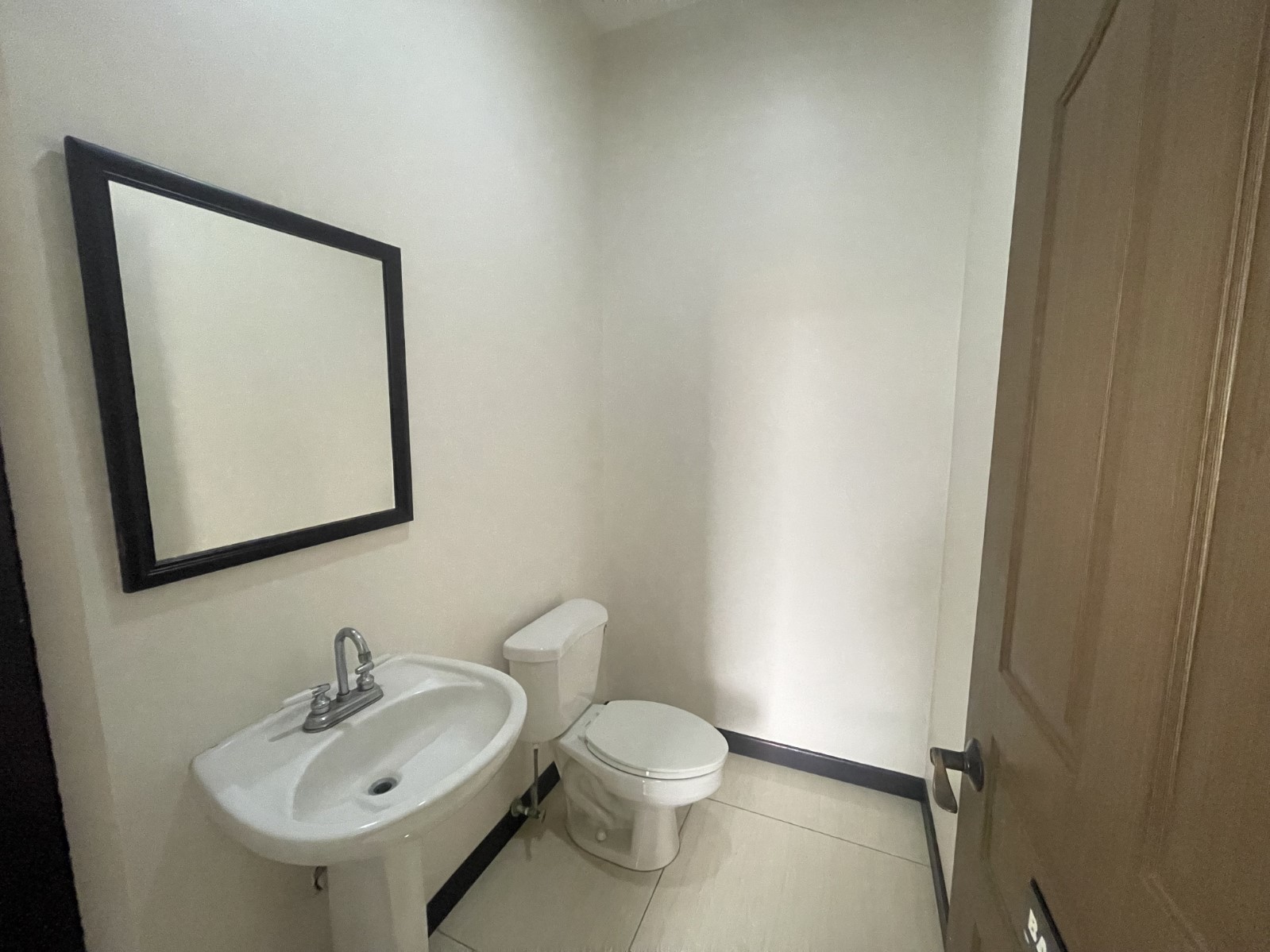 3 bed Commercial For Sale in La Sabana, San Jose - thumb 8