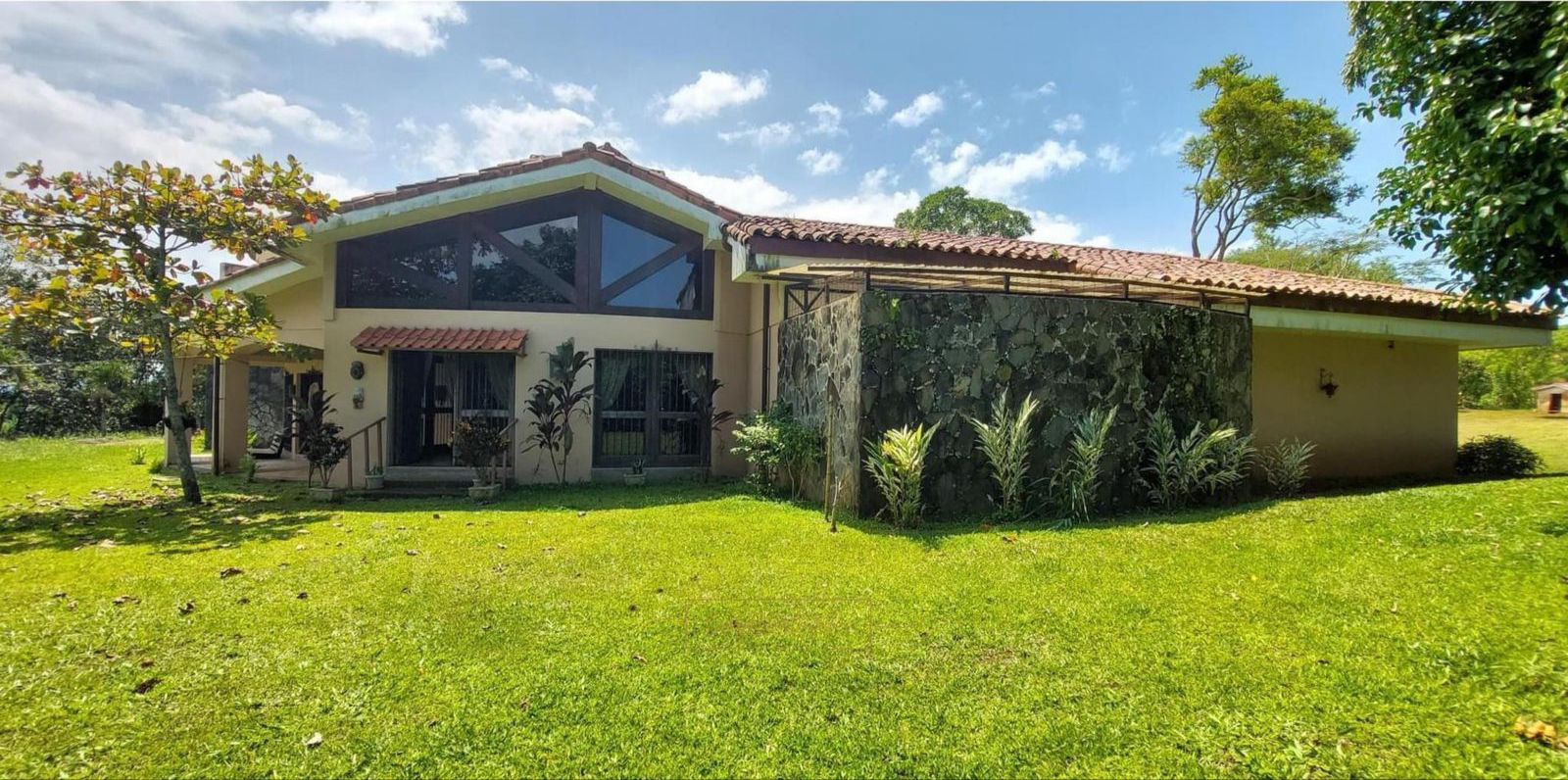 4 bed Single Family Homes For Sale in Naranjo, Alajuela - thumb 3