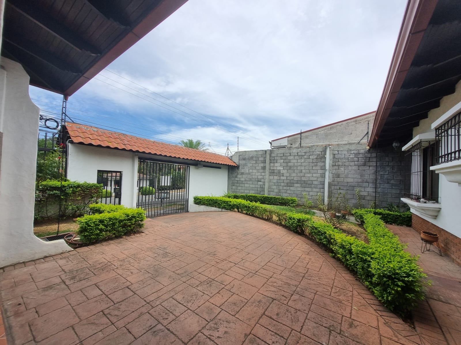 3 bed Single Family Homes For Sale in San Rafael, San Jose - thumb 2