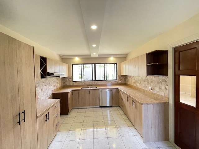 4 bed Single Family Homes For Sale in Ciudad Cariari, Heredia - thumb 4