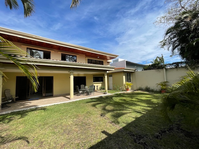 4 bed Single Family Homes For Sale in Ciudad Cariari, Heredia - thumb 5