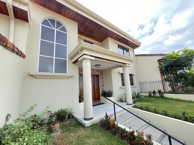 4 bed Single Family Homes For Sale in Ciudad Cariari, Heredia - thumb 1