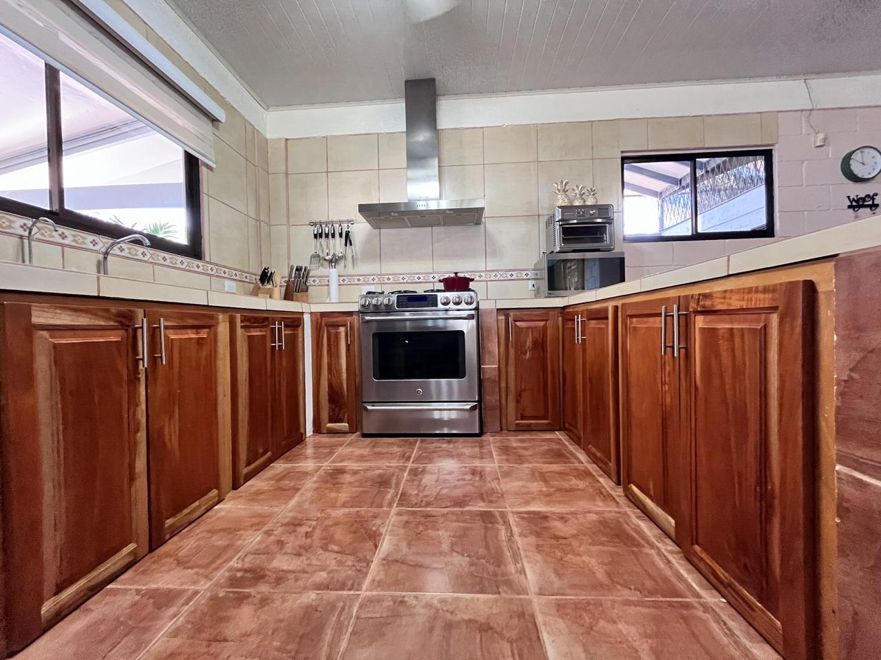 4 bed Single Family Homes For Sale in Jaco, Puntarenas - thumb 19