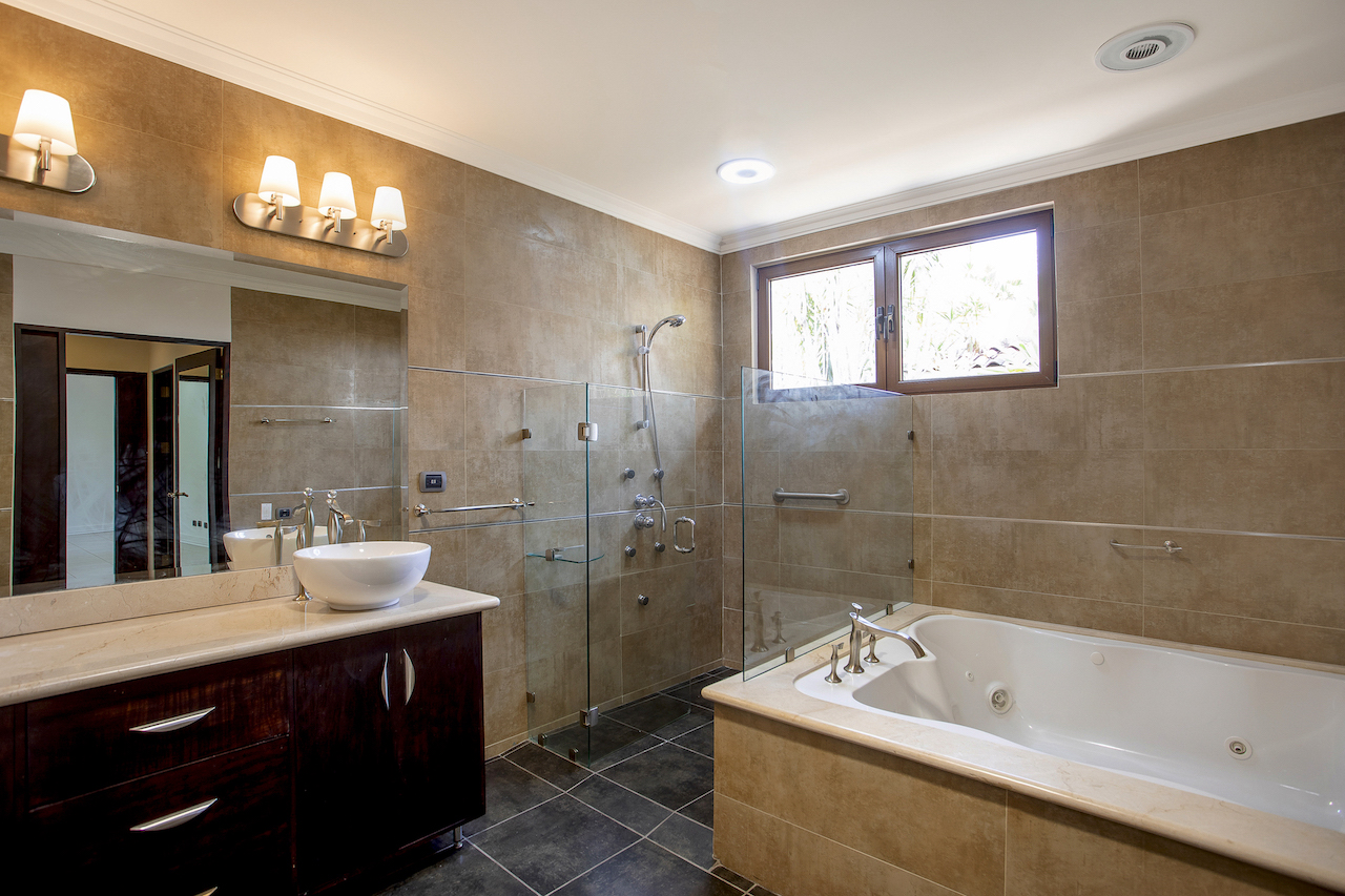 4 bed Single Family Homes For Sale in Santa Ana, San Jose - thumb 11