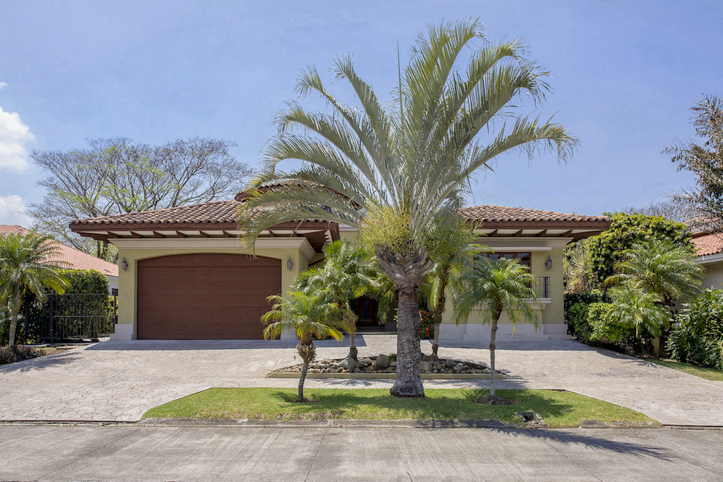 4 bed Single Family Homes For Sale in Santa Ana, San Jose - thumb 1