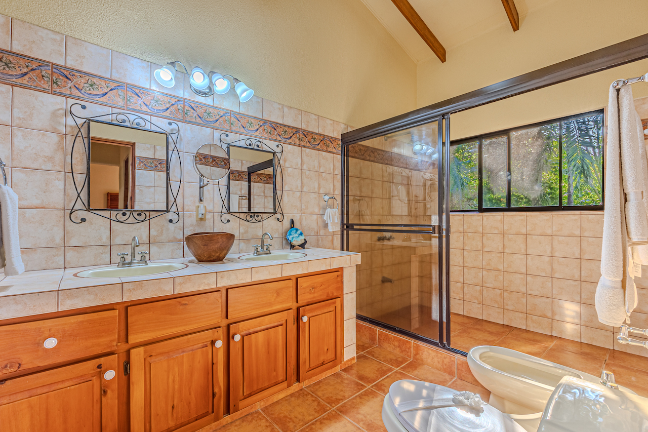 5 bed Single Family Homes For Sale in Savegre, Puntarenas - thumb 27