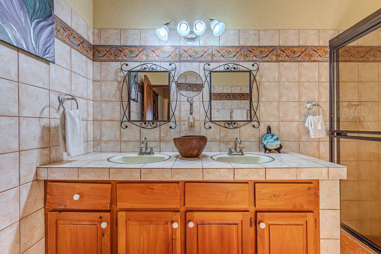 5 bed Single Family Homes For Sale in Savegre, Puntarenas - thumb 24