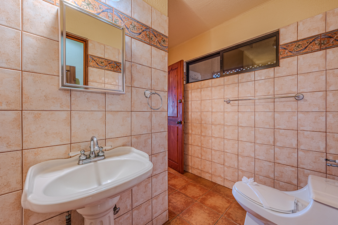 5 bed Single Family Homes For Sale in Savegre, Puntarenas - thumb 20