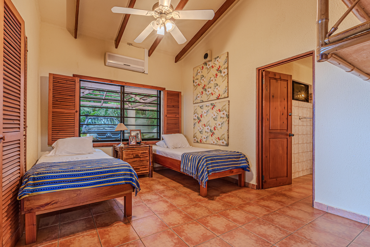 5 bed Single Family Homes For Sale in Savegre, Puntarenas - thumb 30