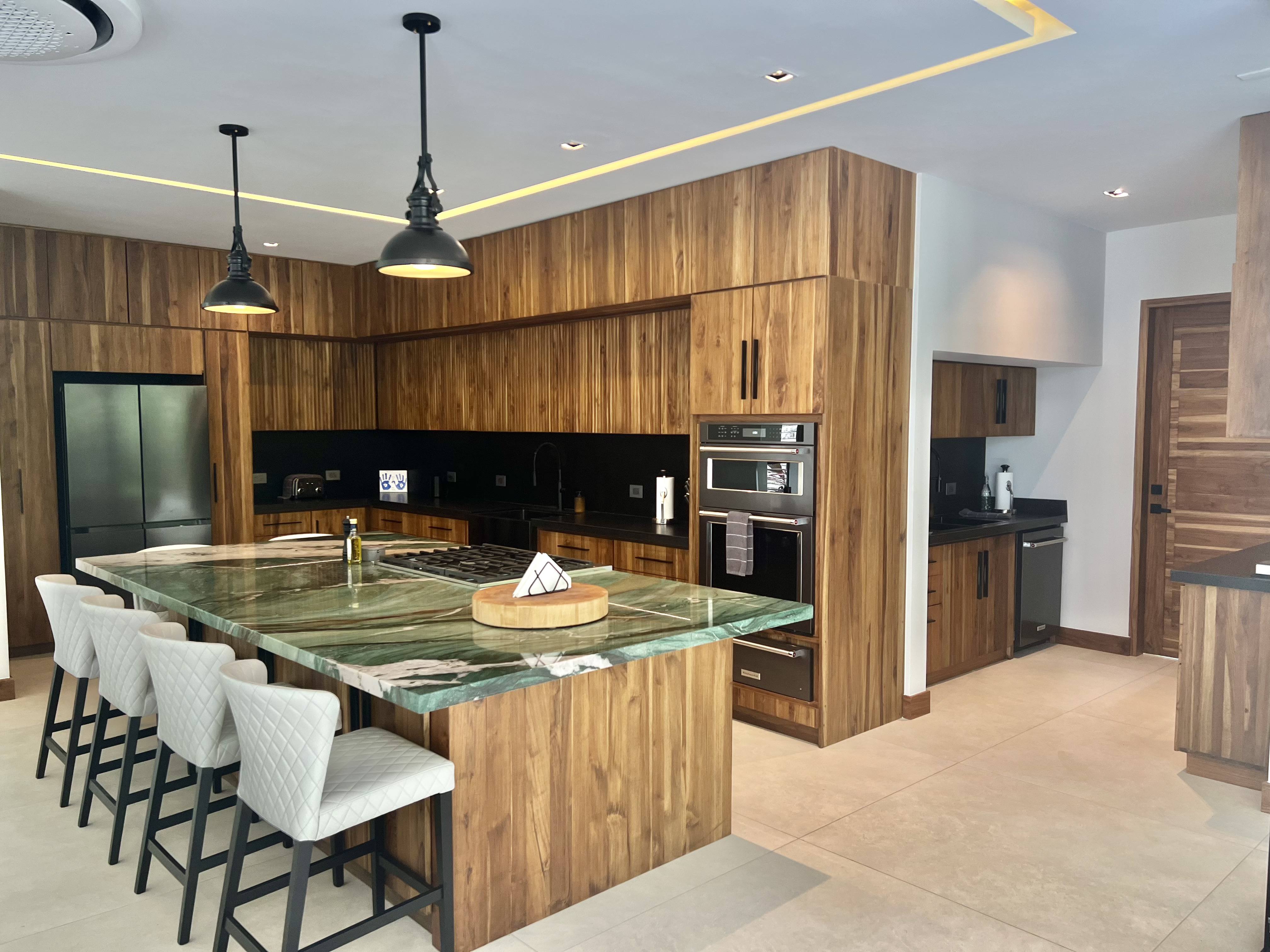 5 bed Single Family Homes For Sale in Manuel Antonio, Puntarenas - thumb 12