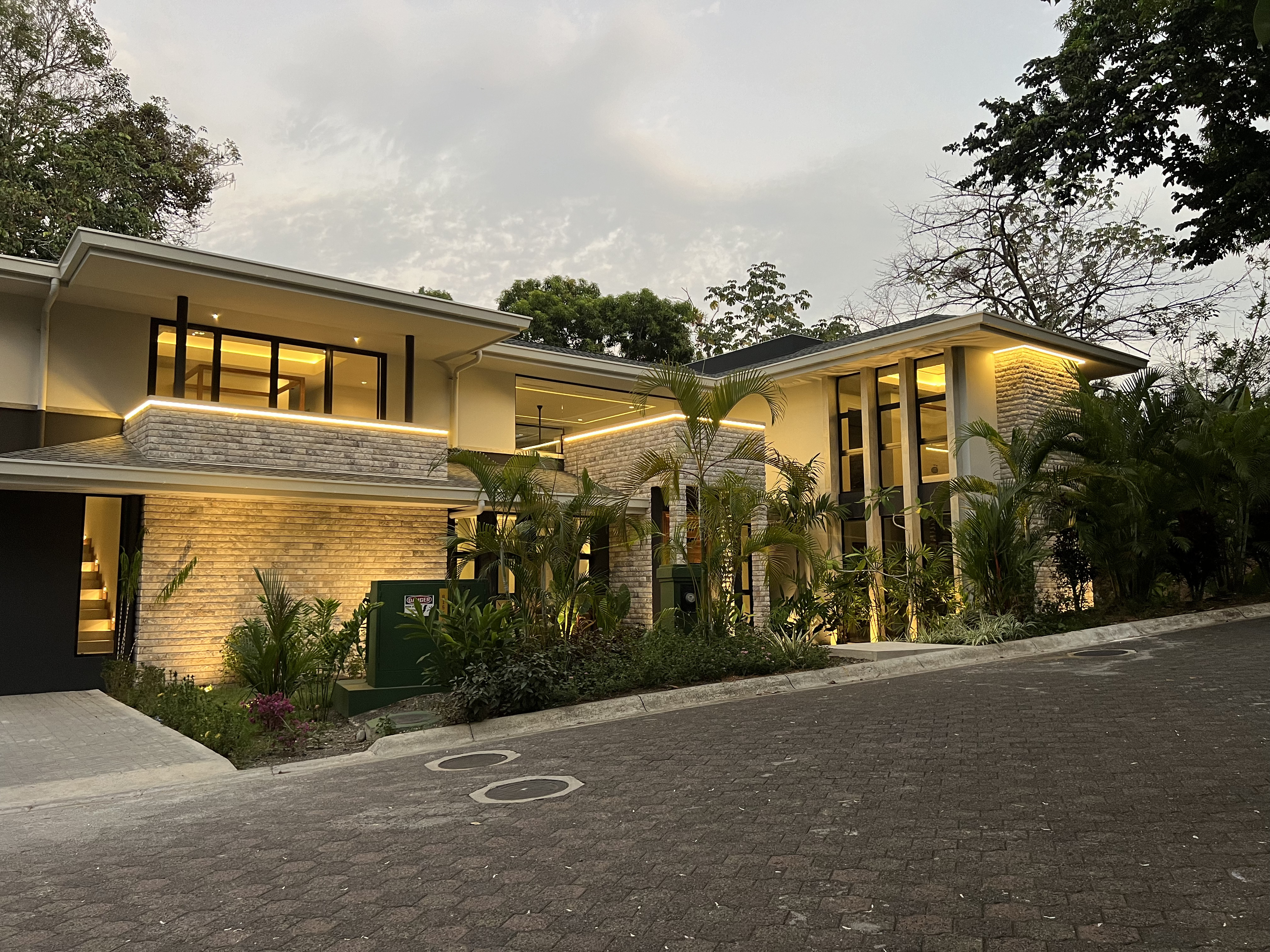 5 bed Single Family Homes For Sale in Manuel Antonio, Puntarenas - thumb 4