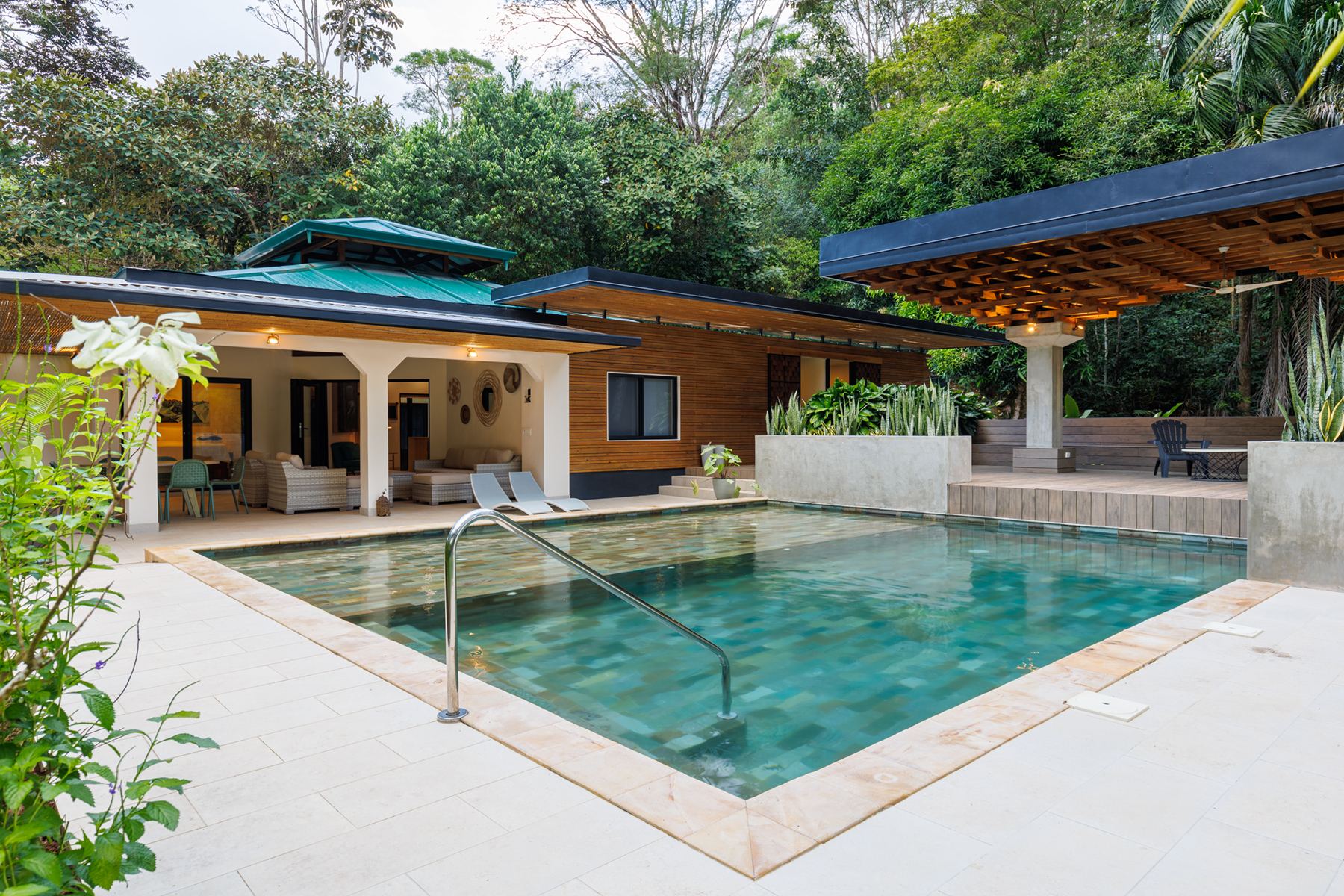 8 bed Hotel / Leisure For Sale in Ojochal, Puntarenas - thumb 1