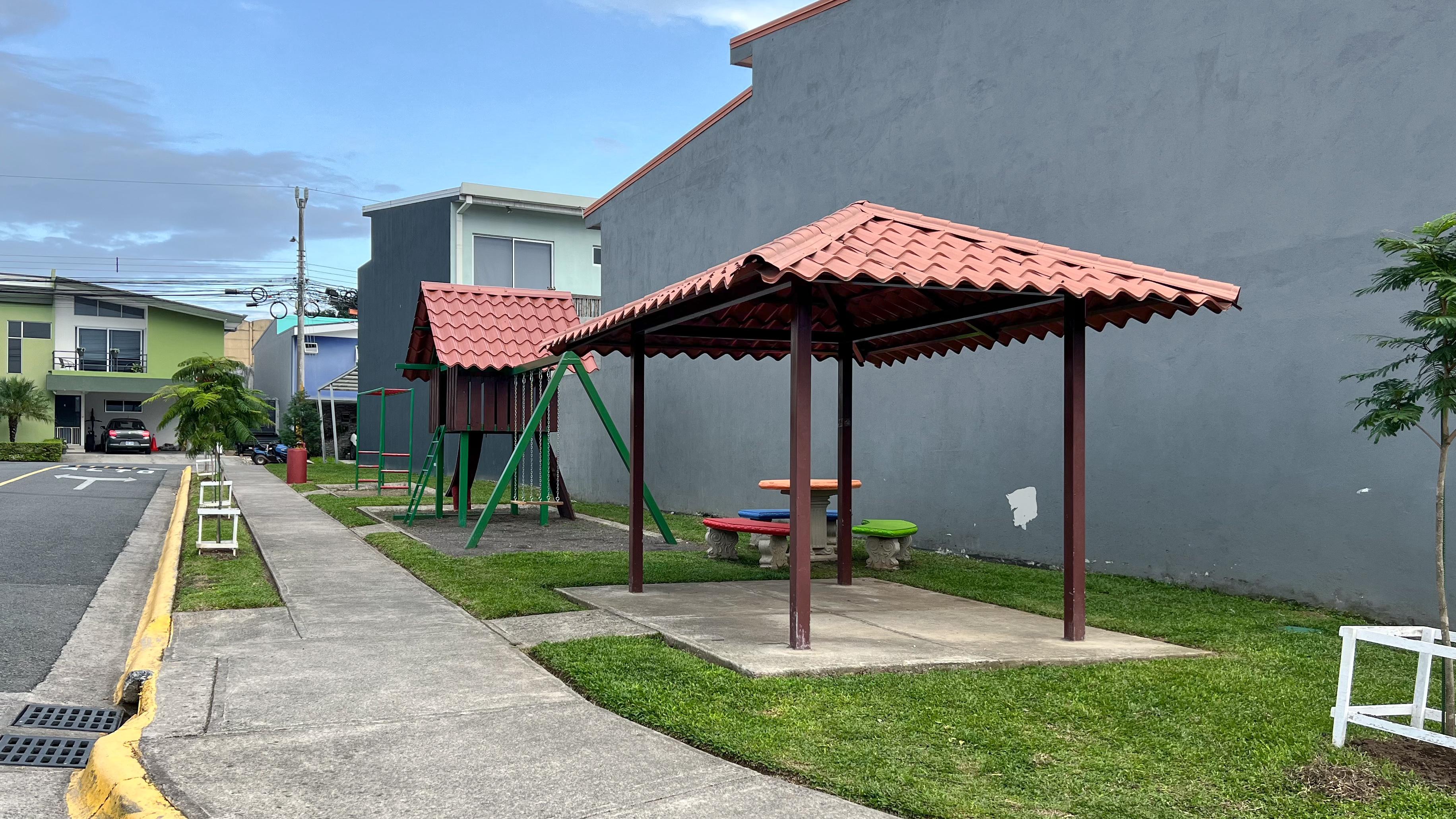 4 bed Single Family Homes For Sale in Concepción, Cartago - thumb 7