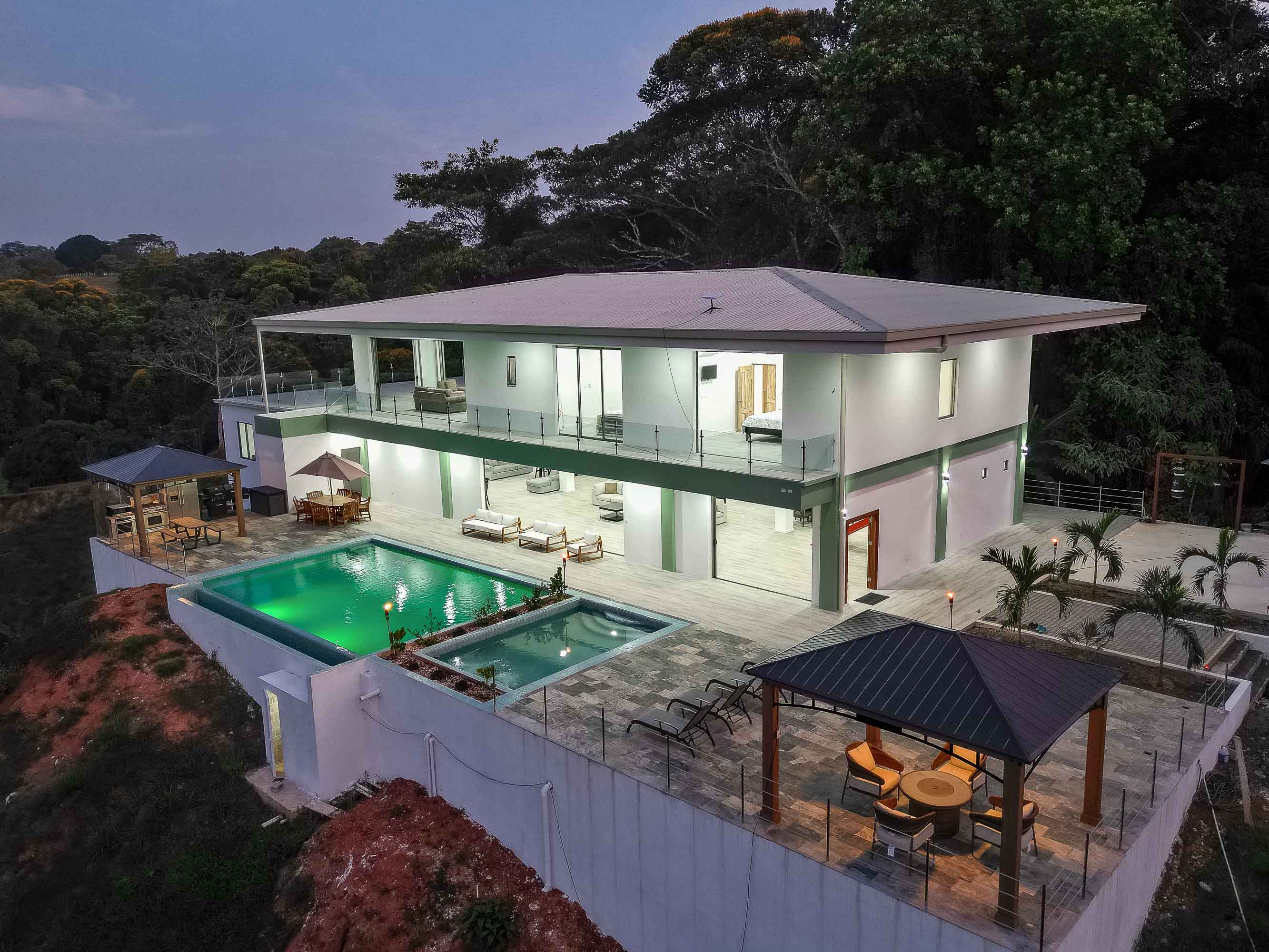 7 bed Single Family Homes For Sale in Quepos, Puntarenas - thumb 1