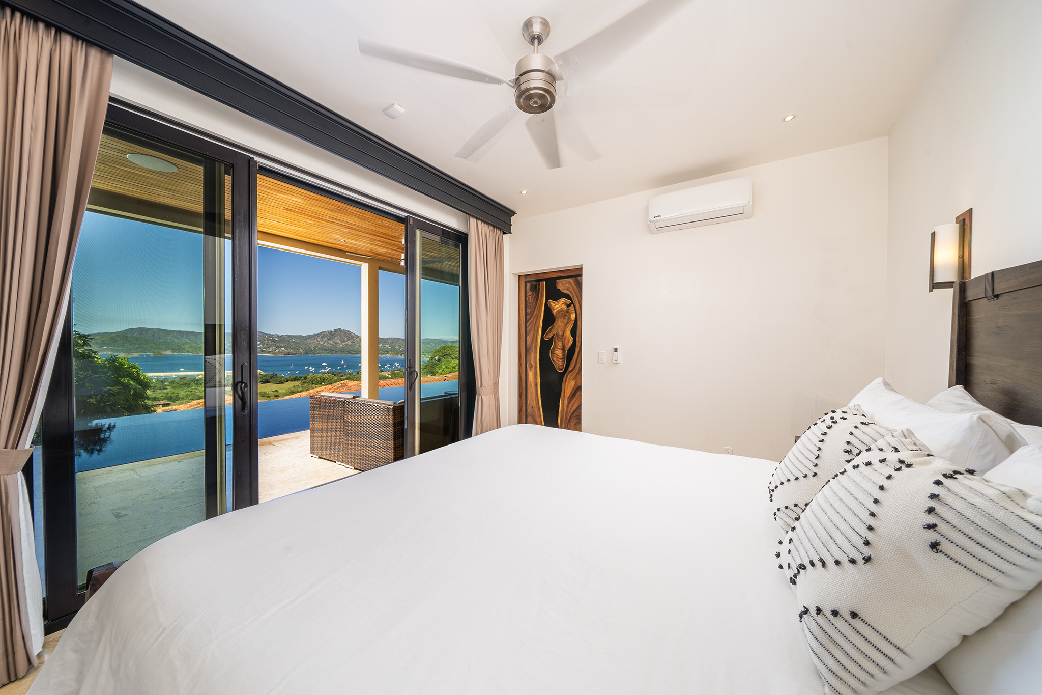 5 bed Single Family Homes For Sale in Playa Flamingo, Guanacaste - thumb 4