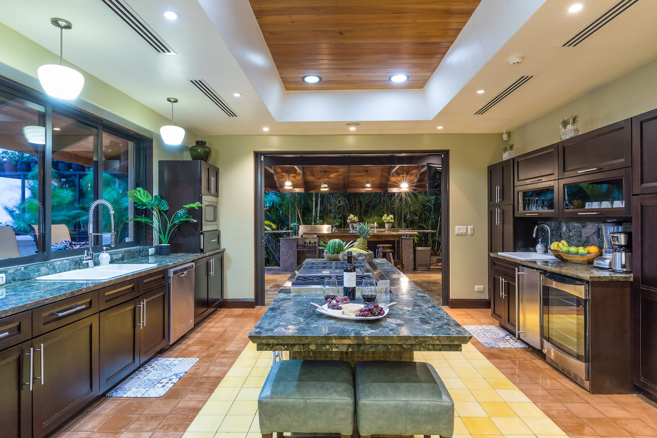 5 bed Single Family Homes For Sale in Manuel Antonio, Puntarenas - thumb 11