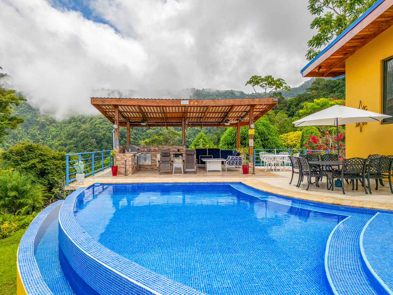 4 bed Single Family Homes For Sale in Ojochal, Puntarenas - thumb 13