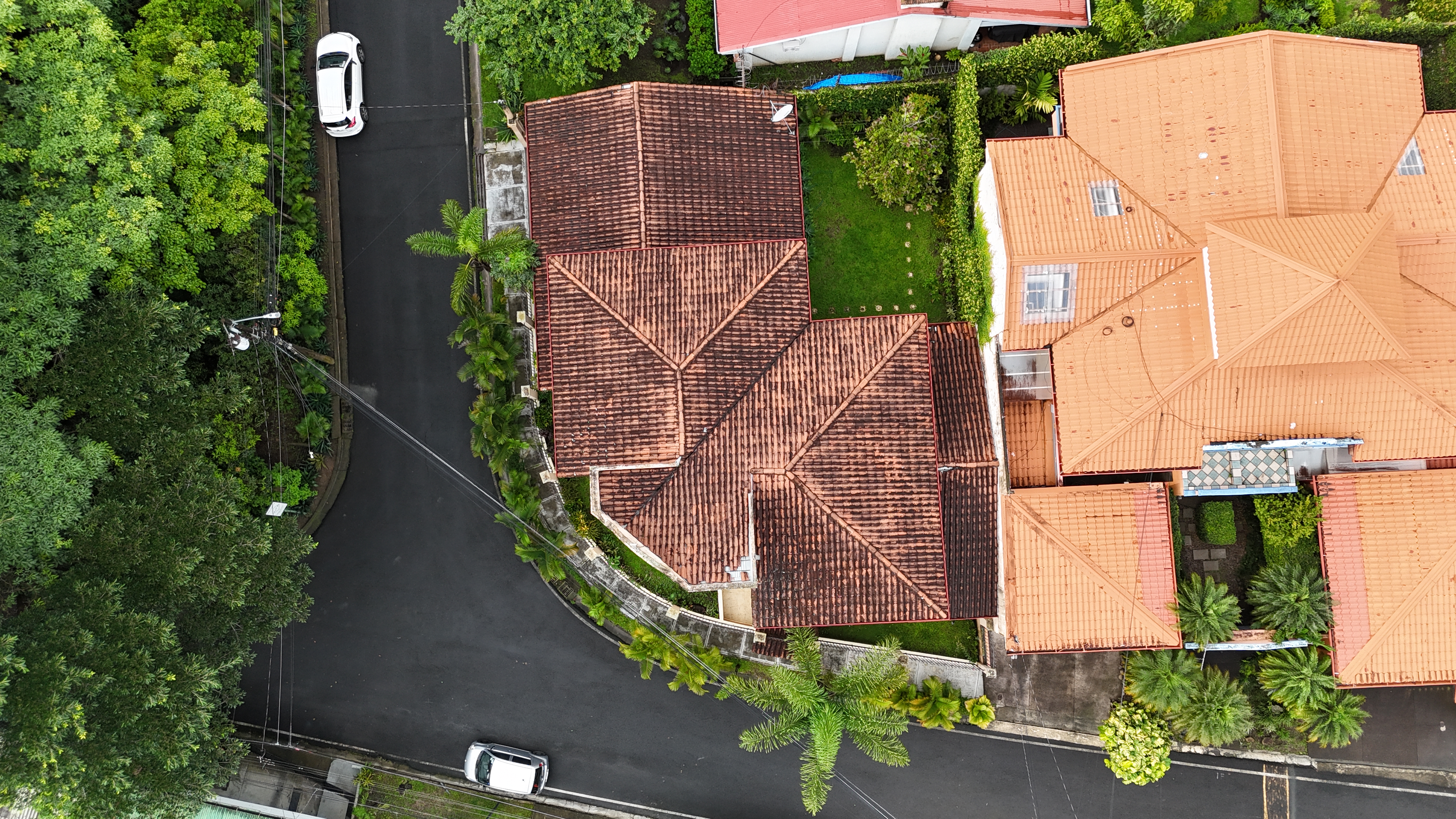 4 bed Single Family Homes For Sale in Escazu, San Jose - thumb 4