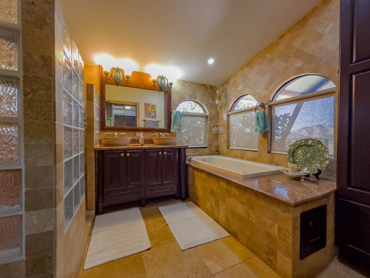 4 bed Single Family Homes For Sale in Playas Del Coco, Guanacaste - thumb 3