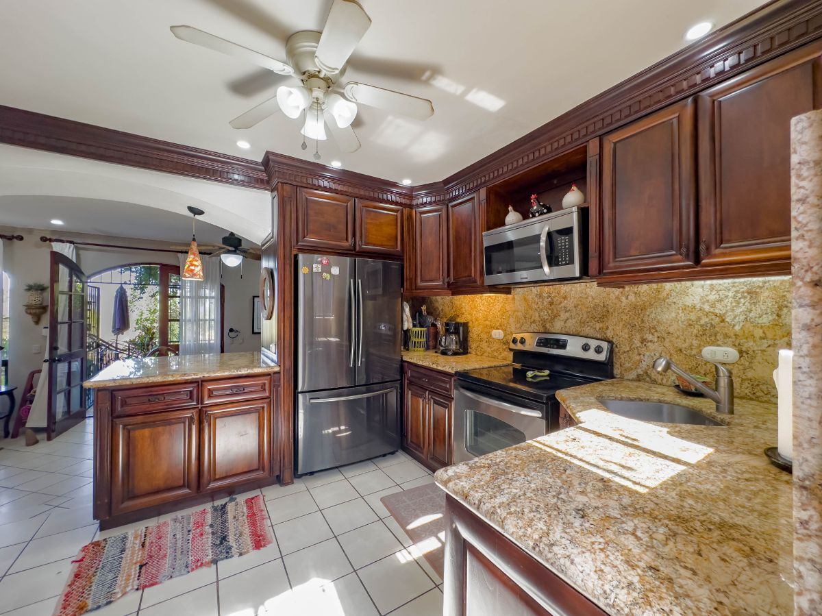 4 bed Single Family Homes For Sale in Playas Del Coco, Guanacaste - thumb 6